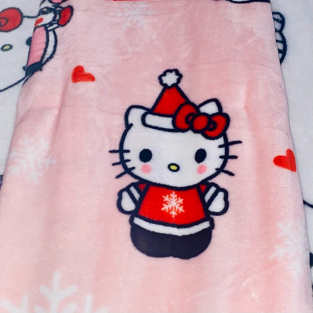HTF RARE HELLO KITTY CHRISTMAS THROW